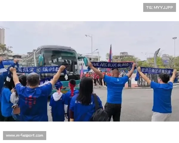 球迷远征军故事：跟随球队征战客场的忠诚与热情