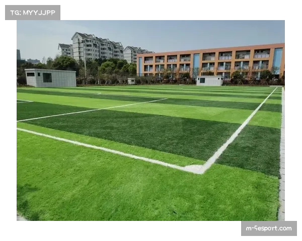 马赛球迷基金会为社区翻新五人制足球场的项目正式动工